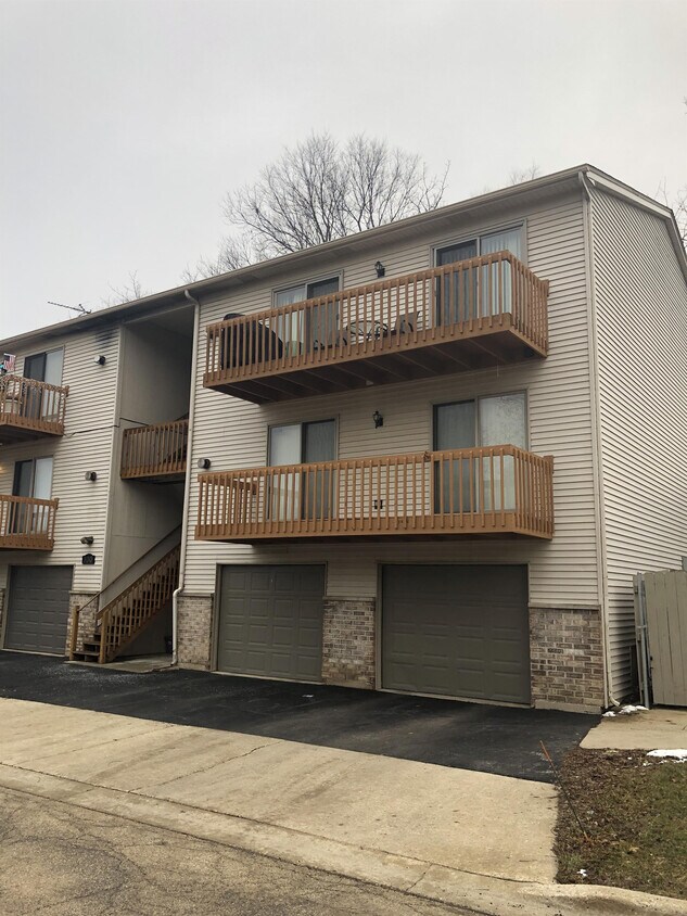 Primary Photo - 330 Woodridge Cir