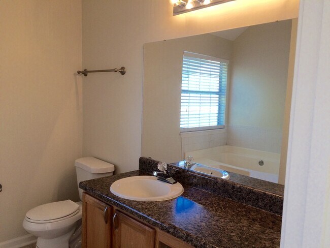 Building Photo - 713 Asbury Way