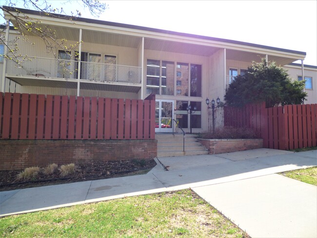 Main Entrance - 410 6th Ave SW