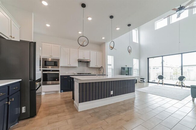 Building Photo - 4225 Basilone Dr
