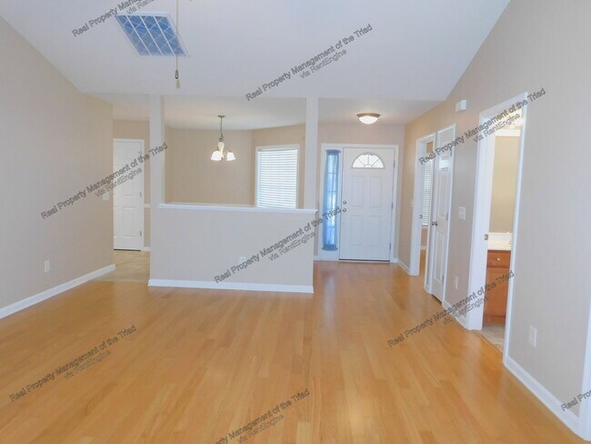 Foto del edificio - 5012 Philly Ln