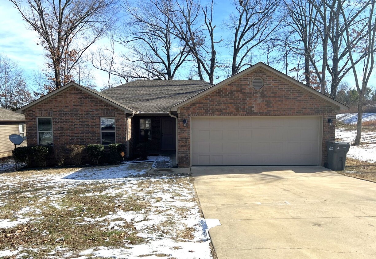 Primary Photo - 4 Bed 2 Bath