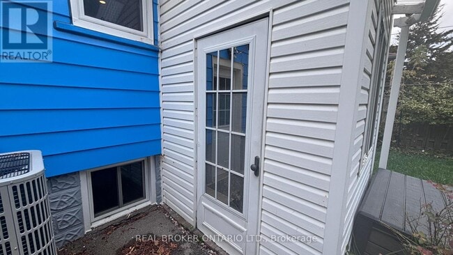 Building Photo - 75 Vanbrugh Ave