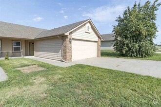 Building Photo - 1618 Hickory Ln