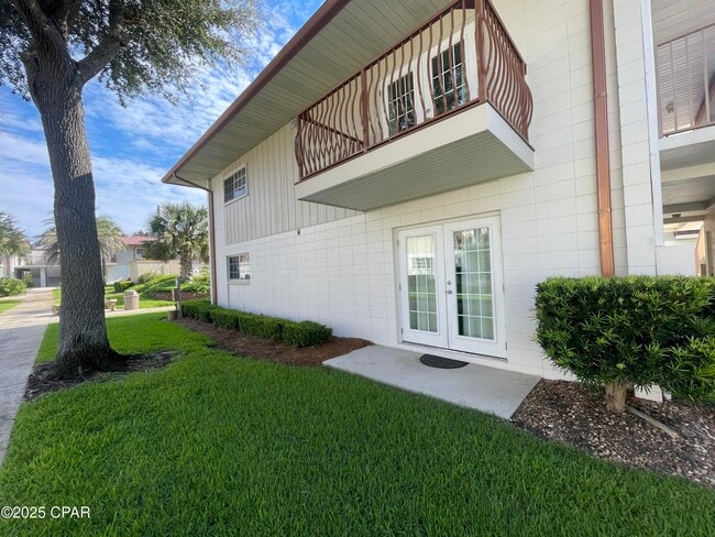 Building Photo - 2100 W Beach Dr