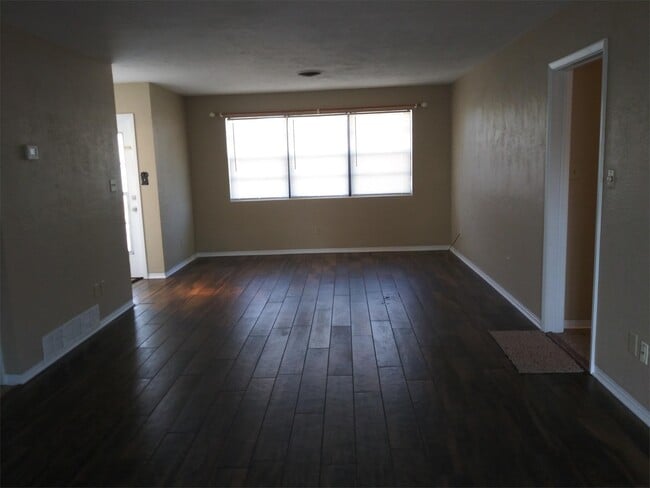 Building Photo - 32 Oakview Cir
