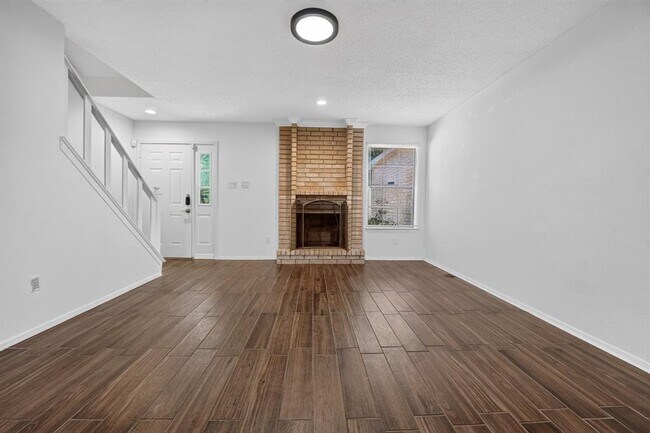 Foto del edificio - 8400 Jamestown Dr