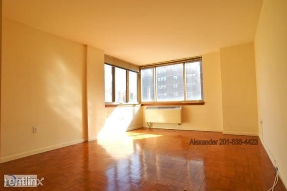 Primary Photo - 300 E 29th St