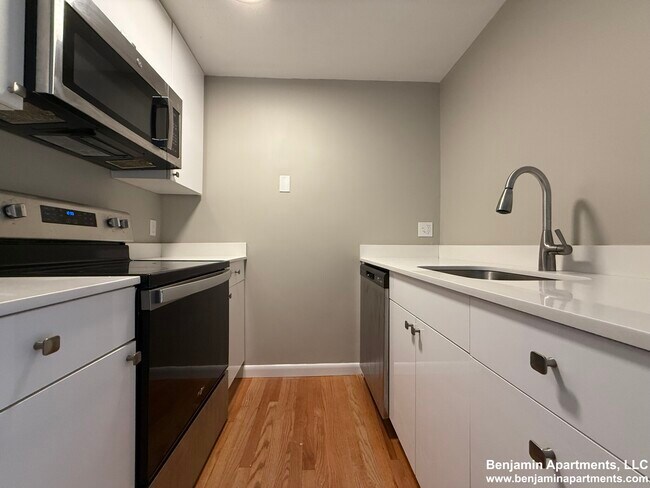 Building Photo - 50 Evergreen St