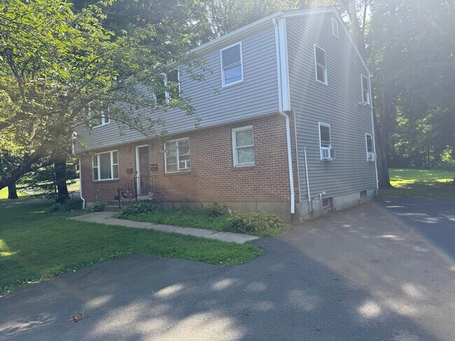 Foto del edificio - 198 Plainville Ave