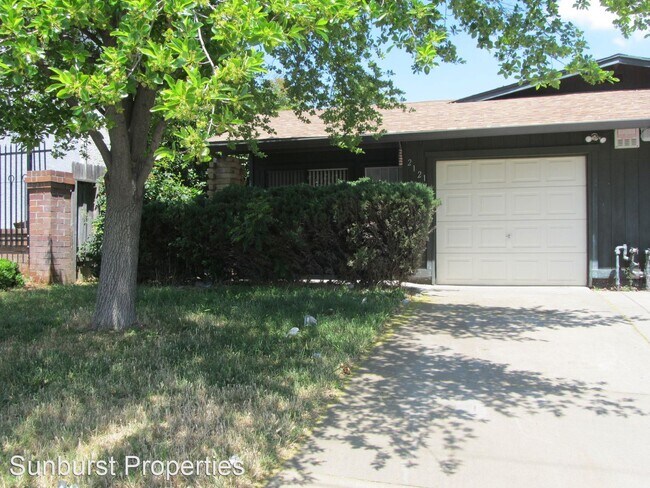Building Photo - 2121-2123 Wyda Way