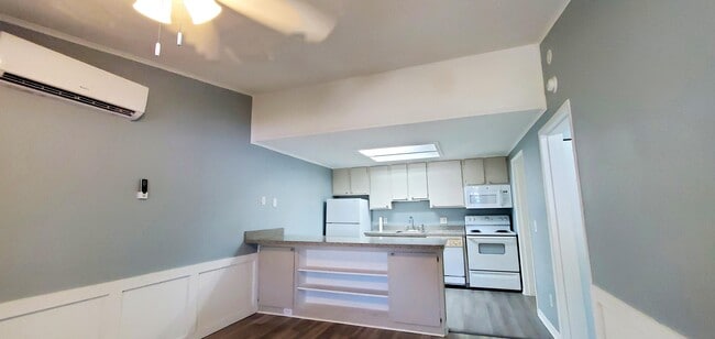 Building Photo - 560 7th Pl