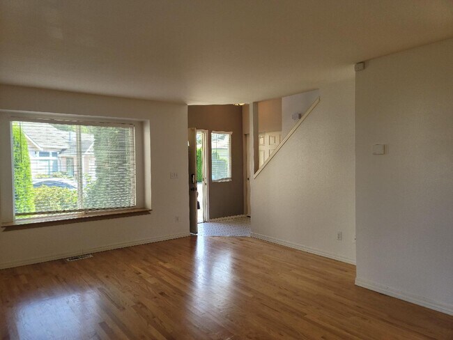 Foto del edificio - 3 Bedroom Home in East Bremerton