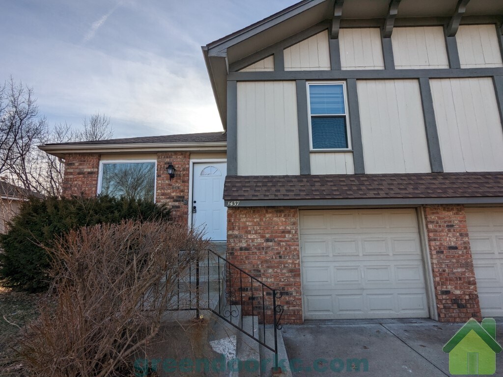 1437 E Penrose Ln, Olathe, KS 66062 Townhome Rentals in Olathe KS