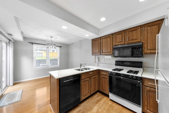 Building Photo - Schaumburg Two Story Townhome