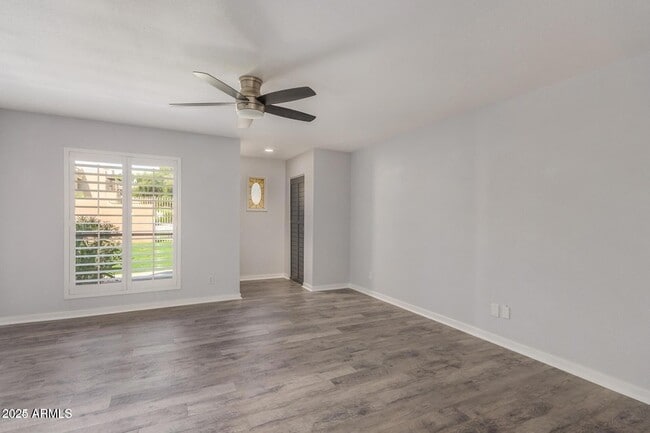 Building Photo - 1425 E Desert Cove Ave