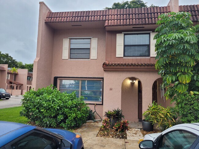 Foto del edificio - 32 Laredo Pl