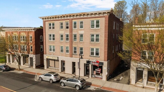 Building Photo - 431-431 N Main St