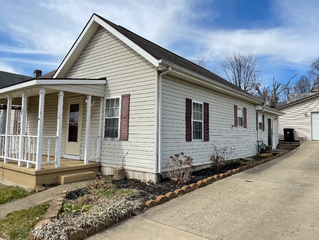 Building Photo - 111 W Poplar St