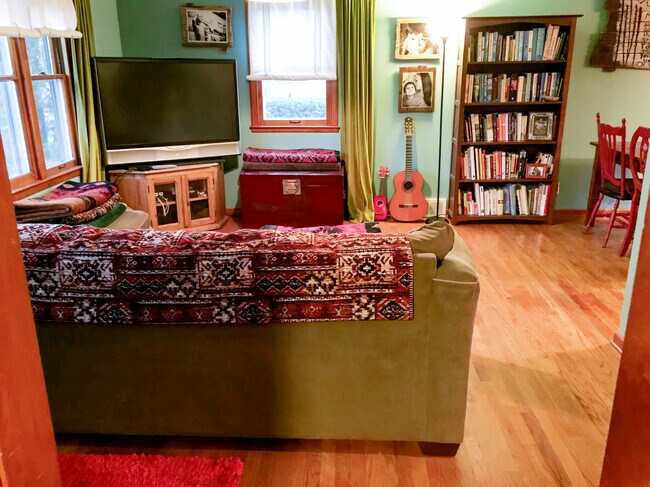 Foto del edificio - 4844 N Iroquois Ave