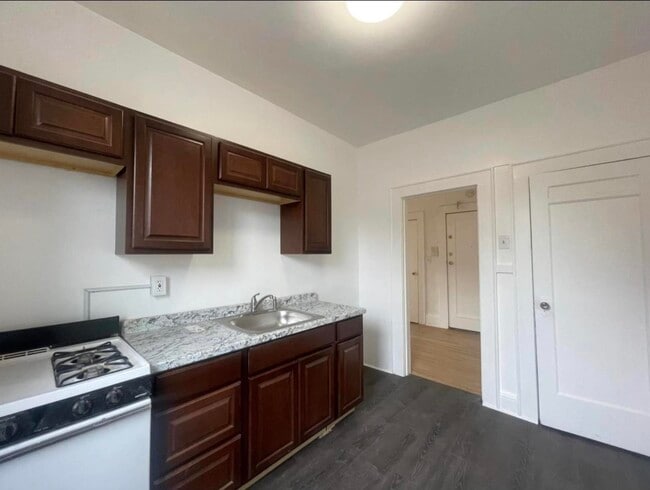 Building Photo - 2 Noll Pl