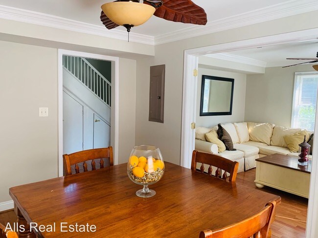 Building Photo - 3 br, 2 bath House - 42 Shirley Ave. 42 Shr