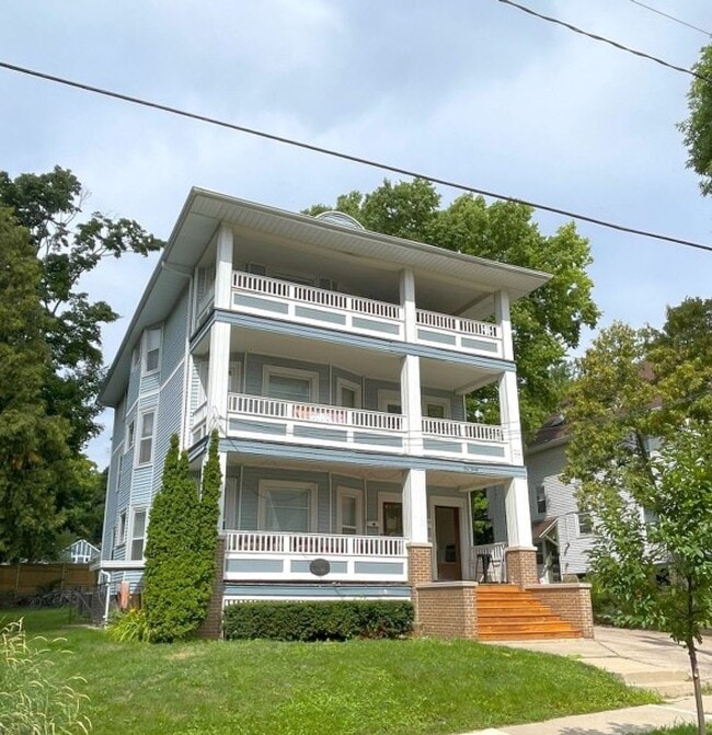 Building Photo - 130 Lathrop St