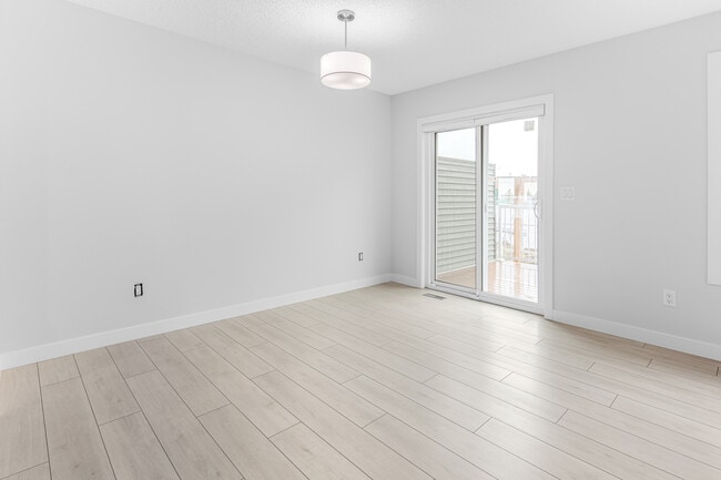 Building Photo - 1439 Cherniak Way SW