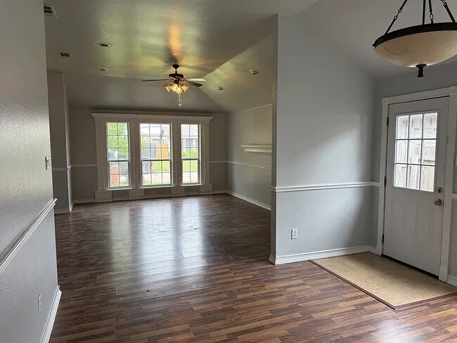Foto del edificio - 725 Cooper Ln
