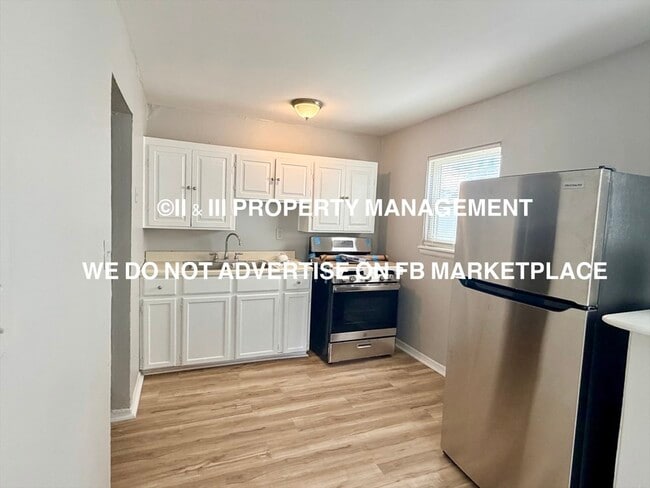 Foto del edificio - 4901 Woodend Ave