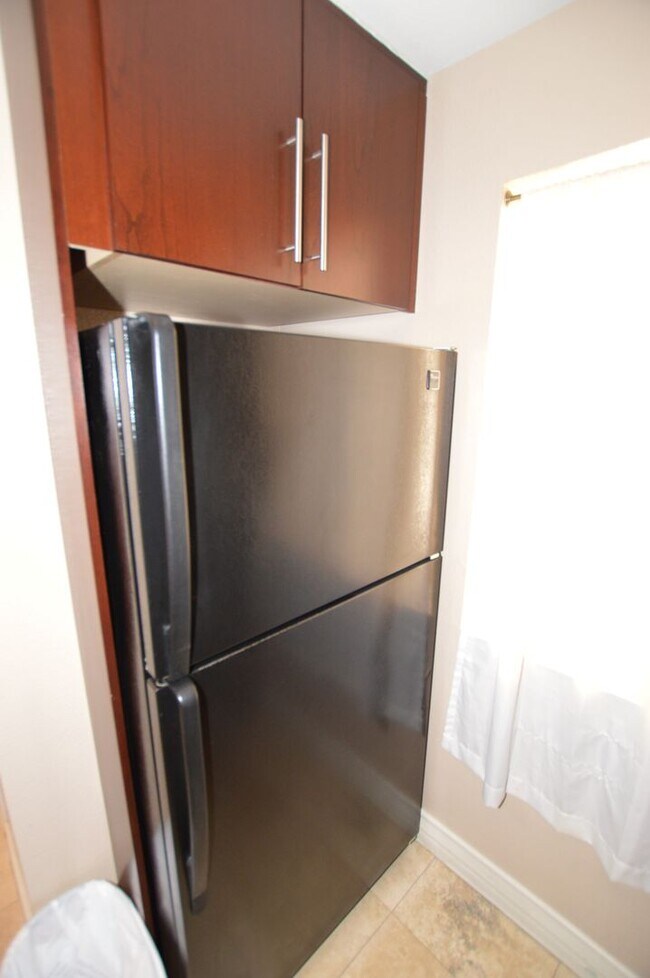 Foto del edificio - Meridian STUDIO Condo Fully Furnished w/Ma...