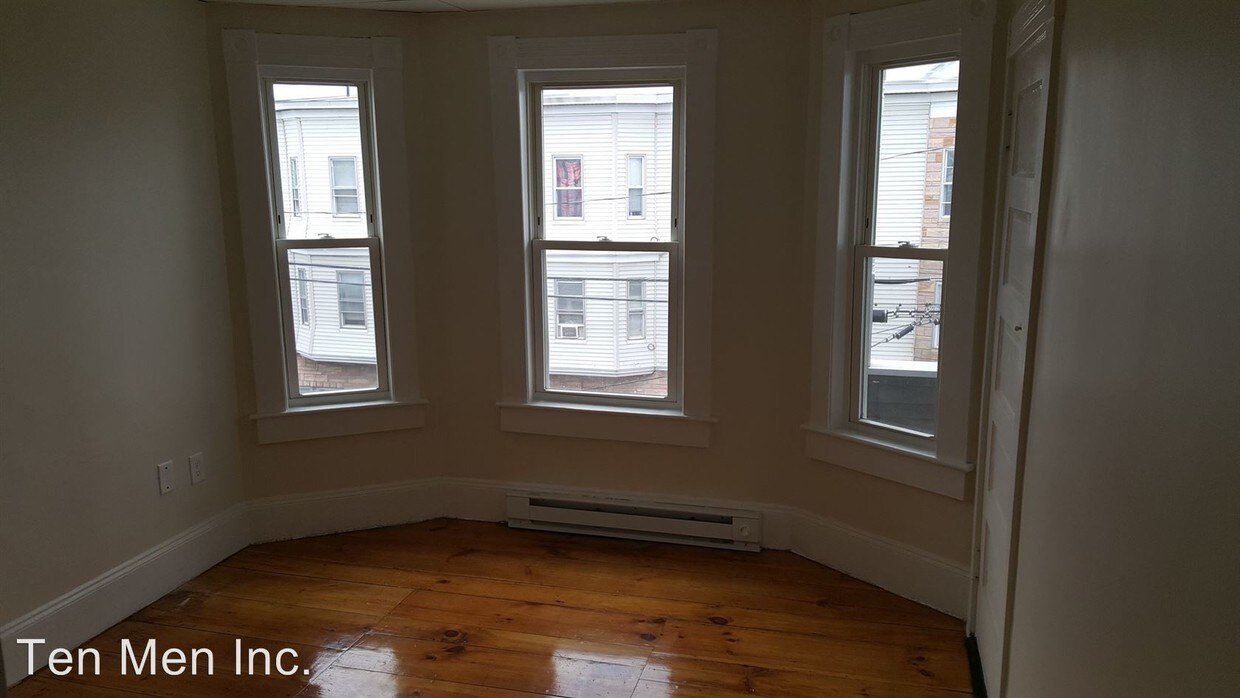 32 Aiken Ave, Lowell, MA 01850 Room for Rent in Lowell, MA