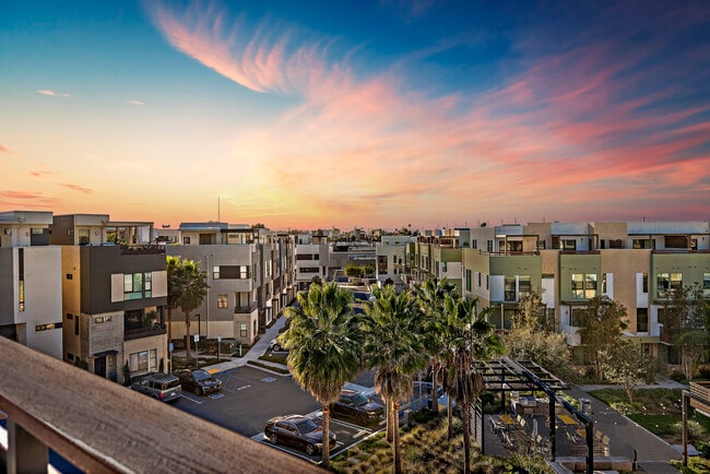 Sunset views - 1651 Topanga