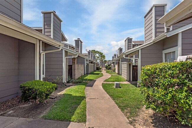 Foto del edificio - 6315 Cattails Ln