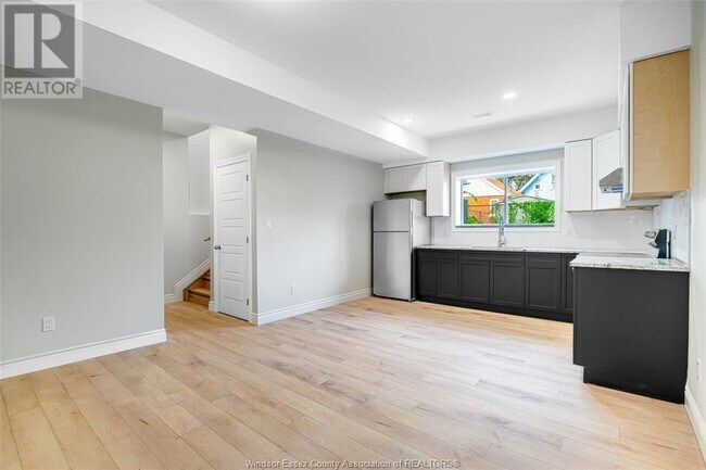Photo du bâtiment - 907 McKay Ave