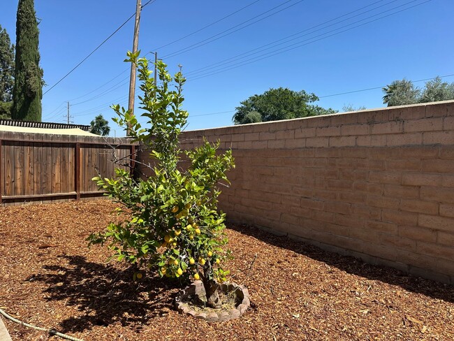 Building Photo - Great home centrally located