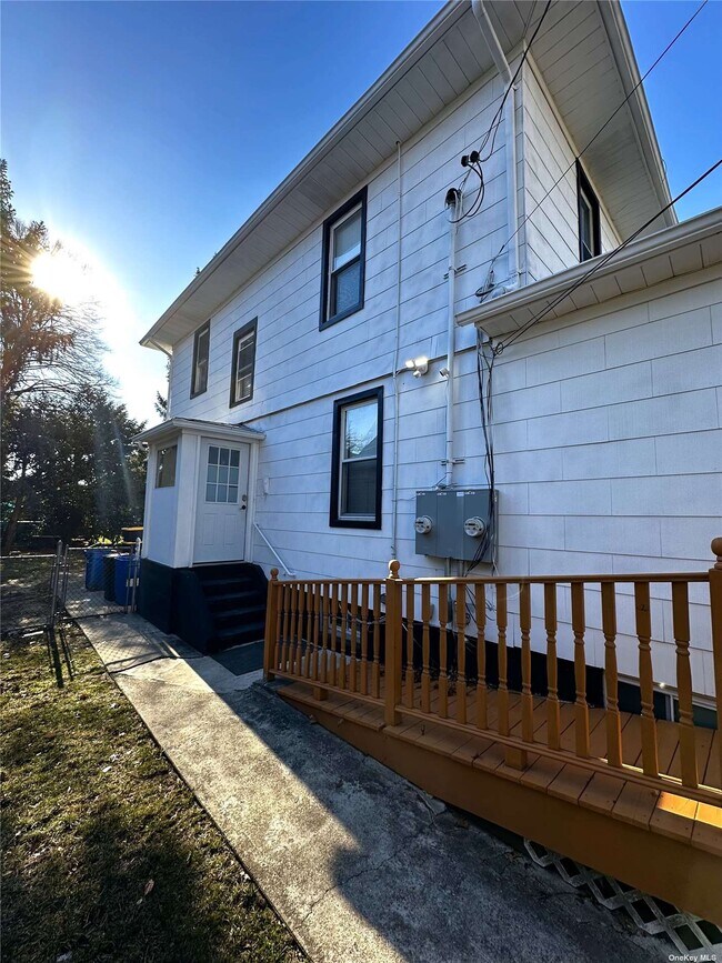 Building Photo - 214 Bryant Ave