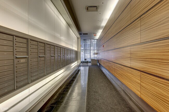Building Photo - 659 W Randolph St