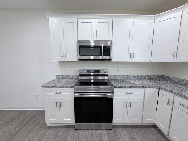 Building Photo - 907 Rugby St