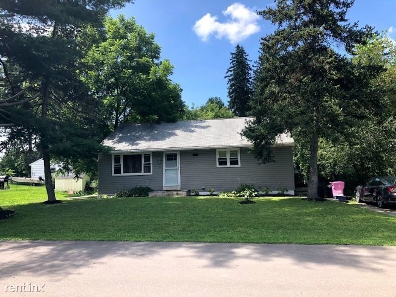 Primary Photo - 3 br, 1 bath House - 35 Frawley Dr