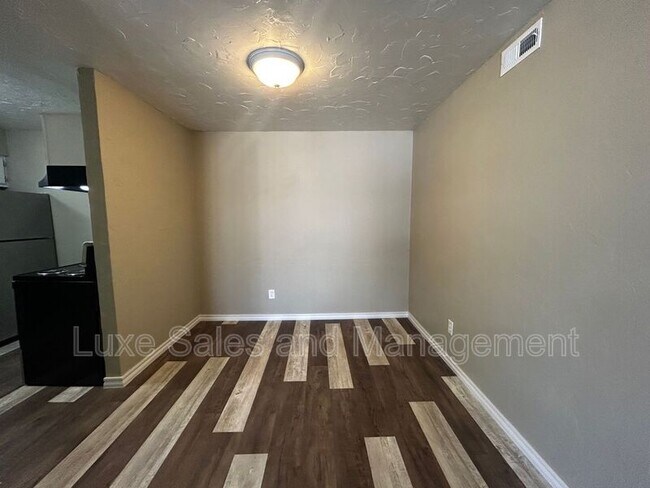 Foto del edificio - 6036 NW Expressway