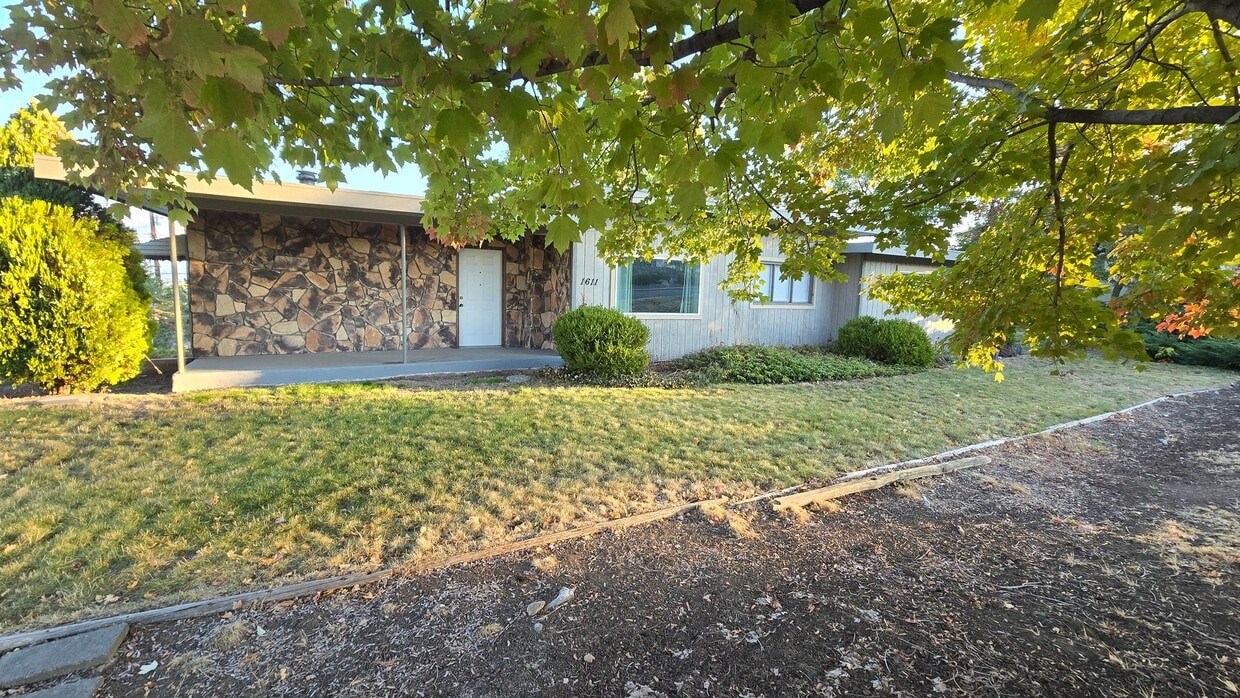 Primary Photo - PRICE REDUCED! Don't miss out on this opportunity