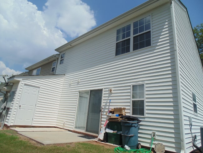 Foto del edificio - 8051 Long House Ln