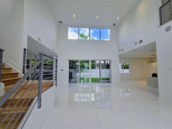 Foto del edificio - 10247 NW 75th Ter