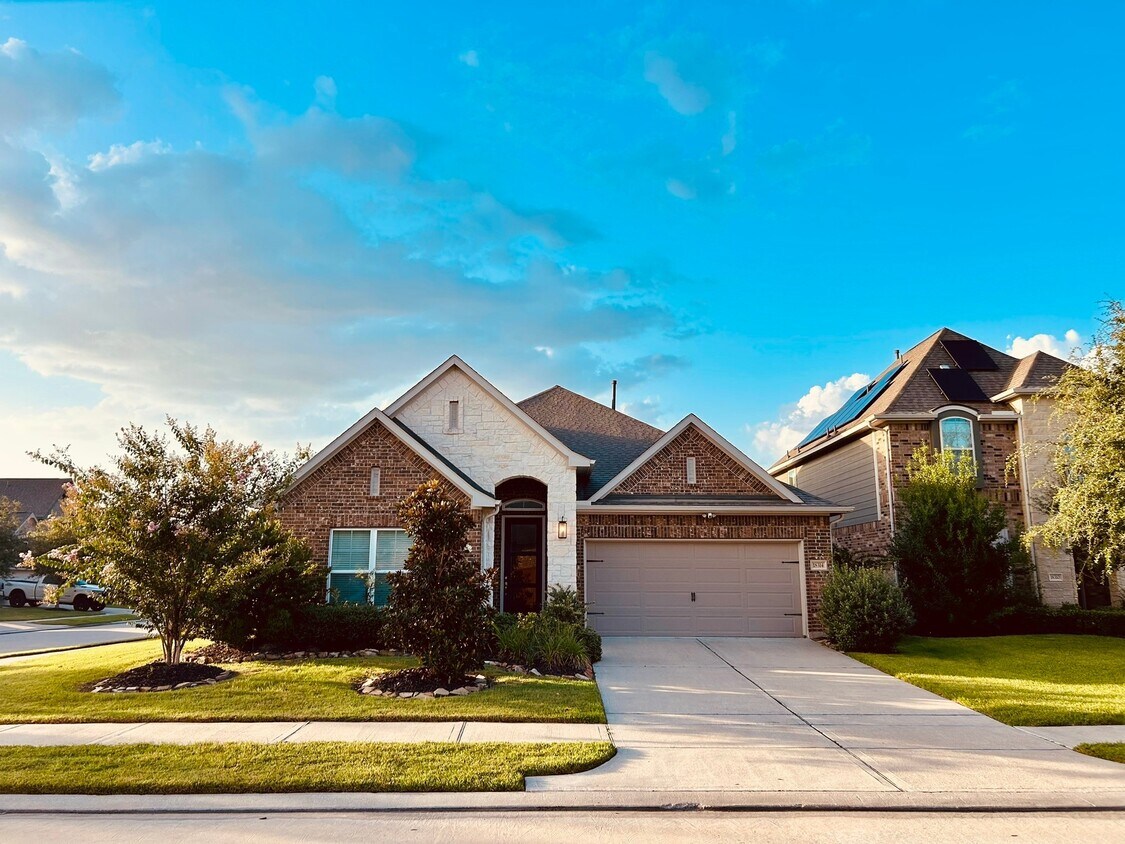 Foto principal - 18314 Southwood Creek Dr