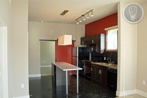 Foto principal - 6001 Airport Blvd