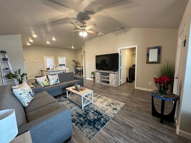 Building Photo - 3/2 located in Upland Crossing, Available December!