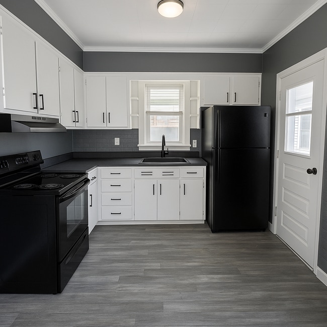 Building Photo - Check this Charming Single-Family Home in Galesburg!