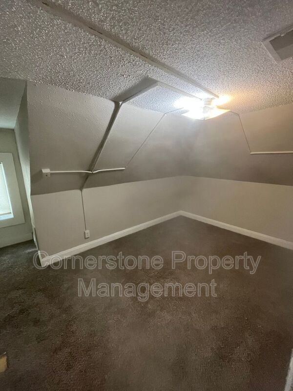 Building Photo - 225 S 7th St
