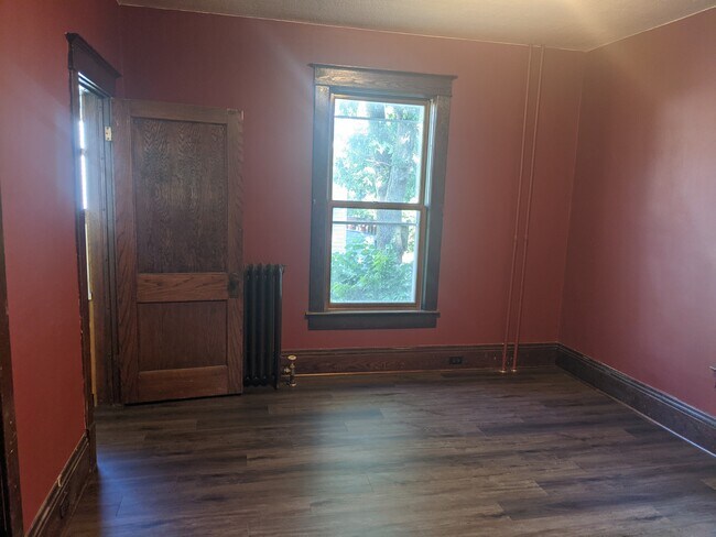 Building Photo - 1038 main st